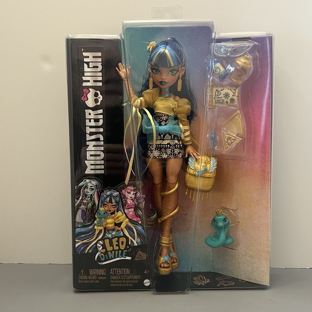 Monster High Cleo De Nile Fashion Doll With Pet Cobra Hissette and Accessories